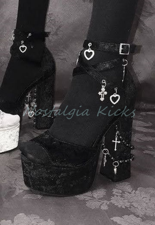Street Fashion Rome - Sandal Platform Hak Tinggi Beludru Hitam