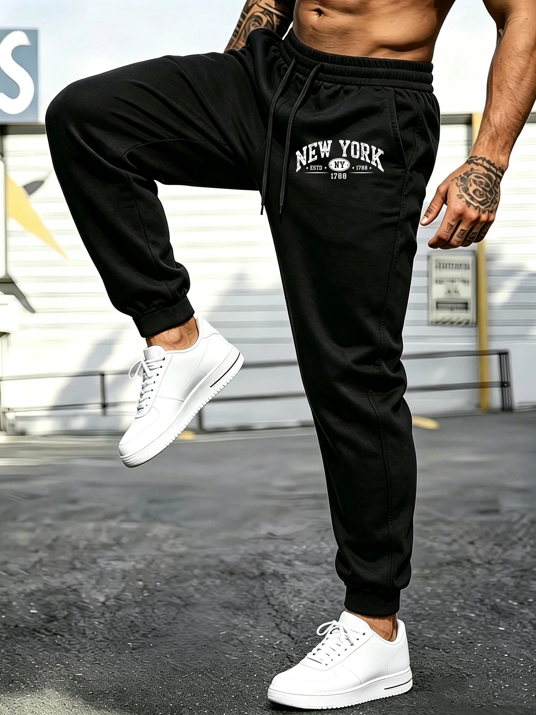 Street Style New York Fashion - Celana jogging pria, gaya New York