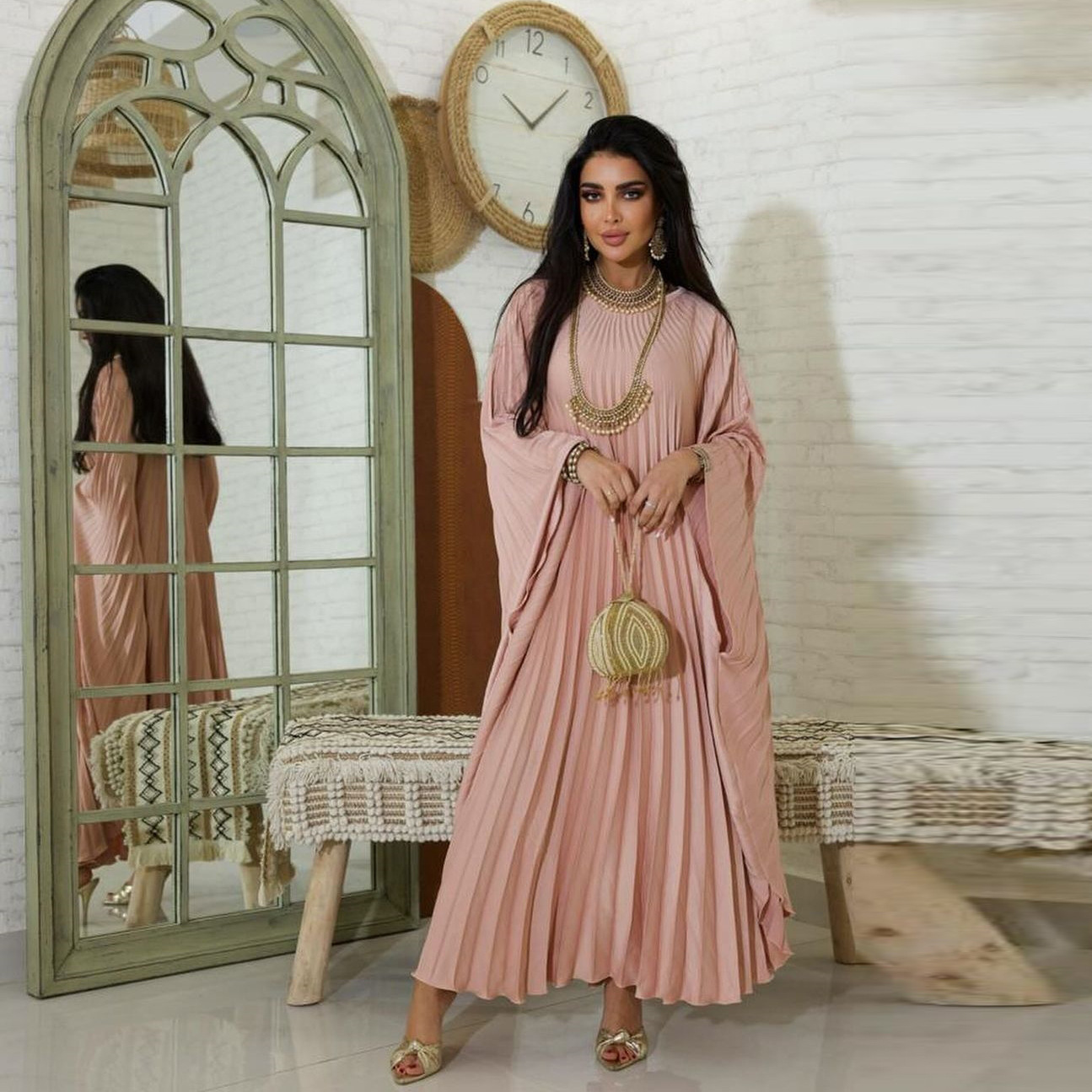 Busana Muslim Arab Dubai, Abay - Street Fashion Dubai ulasan dan harga